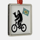 Bigfoot Cycling Delaware Flag Ornament Aus Metall (Rechts)