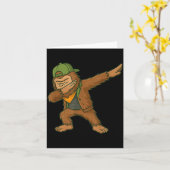 Bigfoot Dab Sasquatch Streetwear Funny Men Women K Karte (Gelbe Blume)