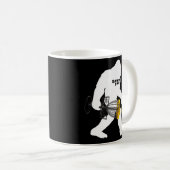 Bigfoot Disk Golf Player oder Frisbee Playing Yeti Kaffeetasse (VorderseiteRechts)