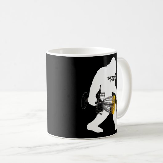 Bigfoot Disk Golf Player oder Frisbee Playing Yeti Kaffeetasse (VorderseiteRechts)