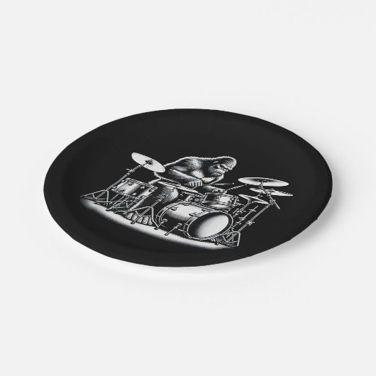 Bigfoot Drummer Sasquatch Playing Drums Musician B Pappteller (Schrägansicht)