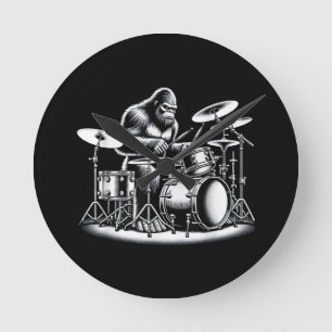 Bigfoot Drummer Sasquatch Playing Drums Musician B Runde Wanduhr