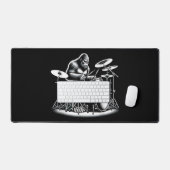 Bigfoot Drummer Sasquatch Playing Drums Musician B Schreibtischunterlage (Tastatur & Maus)