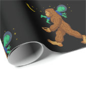 Bigfoot Entführung einer Alien Funny Paranormal Geschenkpapier (Rolleneckpunkt)