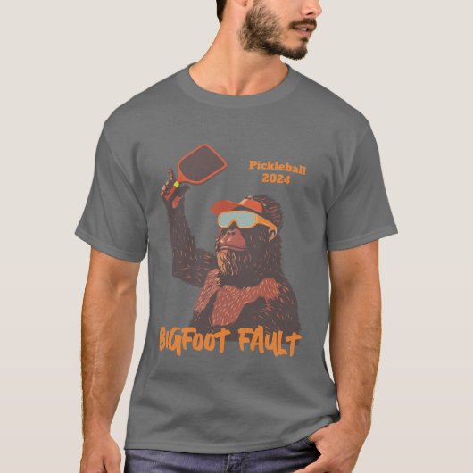 Bigfoot Fault Pun Funny Pickleball T-Shirt (Vorderseite)