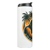 Bigfoot frisst eine Orange Thermosbecher (Nach links gedreht)