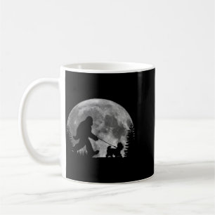 Bigfoot führt einen Hund lustige Yorkie-Liebhaber  Kaffeetasse