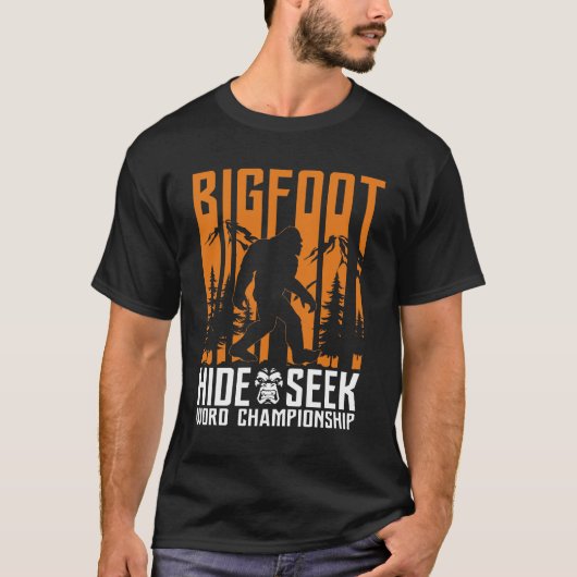 BIGFOOT Funny Verstecke suchen T-Shirt (Vorderseite)