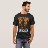 BIGFOOT Funny Verstecke suchen T-Shirt (Vorne ganz)