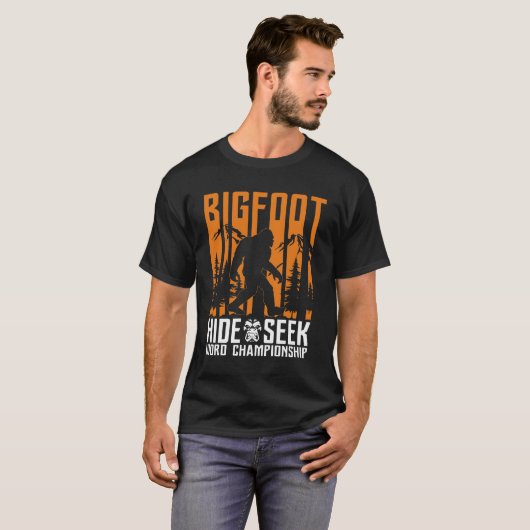 BIGFOOT Funny Verstecke suchen T-Shirt (Vorne ganz)
