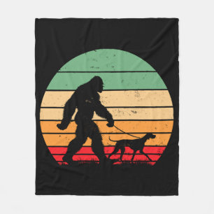 Bigfoot geht mit Deutsch Drahthaar Hund Vin Fleecedecke