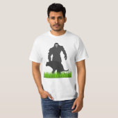 Bigfoot geht seinem Hund T-Shirt (Vorne ganz)