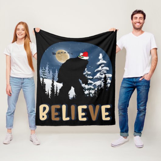 Bigfoot glauben an Weihnachten Funny Sasquatch Wei Fleecedecke (Beispiel)