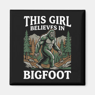 Bigfoot-Gläubiger Mädchen Sasquatch Wald Kryptid f Magnet