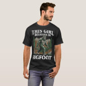Bigfoot-Gläubiger Mädchen Sasquatch Wald Kryptid f T-Shirt (Vorne ganz)