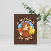 Bigfoot glaubt an dich postkarte (Stehend Vorderseite)