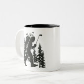 Bigfoot Golfer Tree Funny Sasquatch Golfing Golf Zweifarbige Tasse (Vorderseite Links)