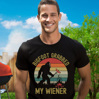 Bigfoot Grabbed My Wiener – Funny Sasquatch Hot do T-Shirt