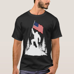 Bigfoot hält amerikanische Flagge Silhouette Desig T-Shirt