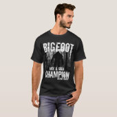 Bigfoot hide & seek champion T-Shirt (Vorne ganz)