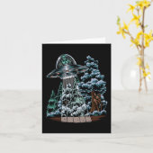 Bigfoot Hiding From Alien In a UFO Hinter Rad Karte (Gelbe Blume)