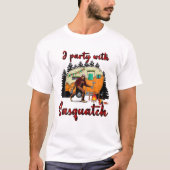 Bigfoot I Party mit Sasquatch Funny Bigfoot Campi T-Shirt (Vorderseite)