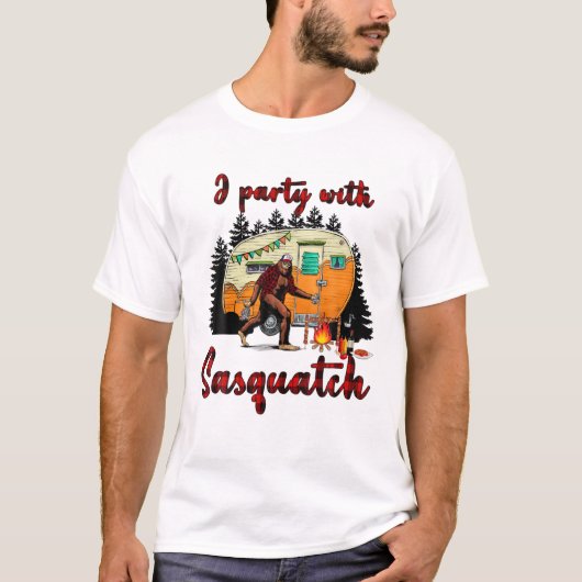 Bigfoot I Party mit Sasquatch Funny Bigfoot Campi T-Shirt (Vorderseite)