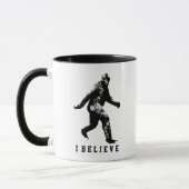 Bigfoot Ich glaube, anpassbarer Text Tasse (Links)