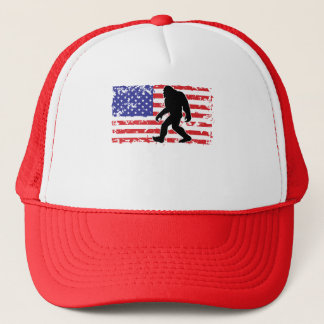 Bigfoot in einer amerikanischen Flagge Truckerkappe