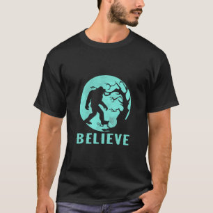 Bigfoot in Moon Light glauben T-Shirt
