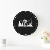 Bigfoot in the Forest Sasquatch Yeti Große Wanduhr (Zuhause)
