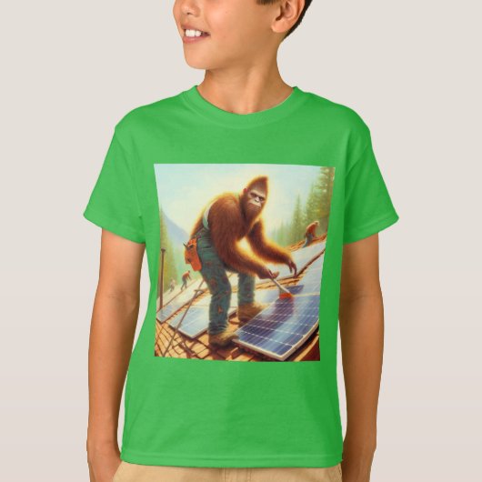 Bigfoot Installing Solar Panels T-Shirt (Vorderseite)