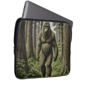 Bigfoot Laufen durch den Wald Laptopschutzhülle (Vorne Rechts)
