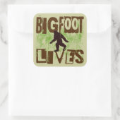 Bigfoot Lives Quadratischer Aufkleber (Tasche)