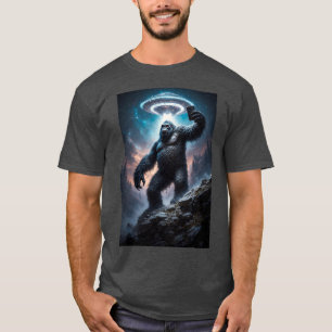 Bigfoot macht ein Selfie mit UFOs T-Shirt