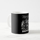 Bigfoot-Mädchen-Gläubiger Sasquatch-Kryptid-Wald Kaffeetasse (Vorderseite Links)
