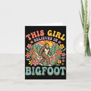 Bigfoot-Mädchen glaubt an Wald-Blumen-Sonnenunterg Karte