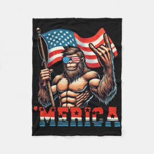Bigfoot Merica Rock American Flag Patriotic 4. Fleecedecke