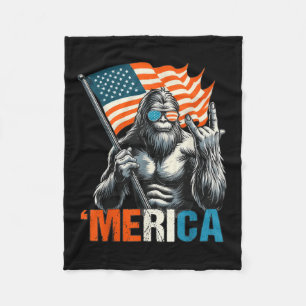 Bigfoot Merica Rock American Flag Patriotic 4. Fleecedecke