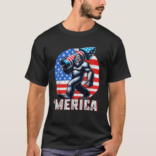 Bigfoot Merica Rock American Flag Patriotic T-Shirt (Vorderseite)