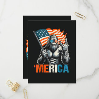 Bigfoot Merica Rock Amerikanische Flagge Einladungspostkarte