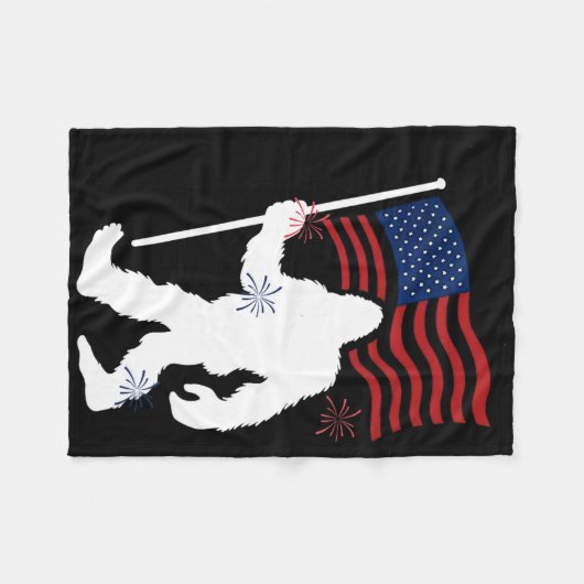 Bigfoot mit amerikanischer Flagge am 4. Juli für H Fleecedecke (Vorderseite (Horizontal))