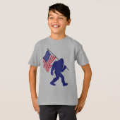 Bigfoot mit der Flagge der Vereinigten Staaten T-Shirt (Vorne ganz)
