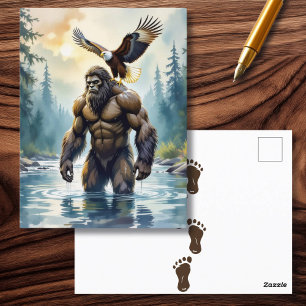 Bigfoot mit einem Adler auf der Schulter Postkarte