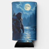 Bigfoot mit einer Eule auf der Schulter Selters Dosenkühler (Rückseite)