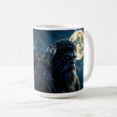 Bigfoot mit leuchtenden Augen und Eule auf der Sch Kaffeetasse (VorderseiteRechts)