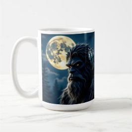 Bigfoot mit leuchtenden Augen und Eule auf der Sch Kaffeetasse