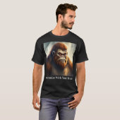 Bigfoot mit roten Augen T-Shirt (Vorne ganz)