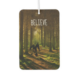 Bigfoot mit Tennis Racquet im Wald Autolufterfrischer