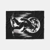 Bigfoot Mondlicht Sasquatch Wald Kryptid Outdoor Fleecedecke (Vorderseite (Horizontal))